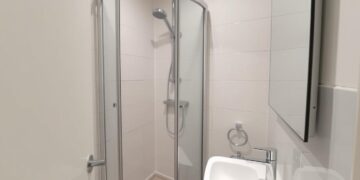 mała łazienka w bloku 2m2